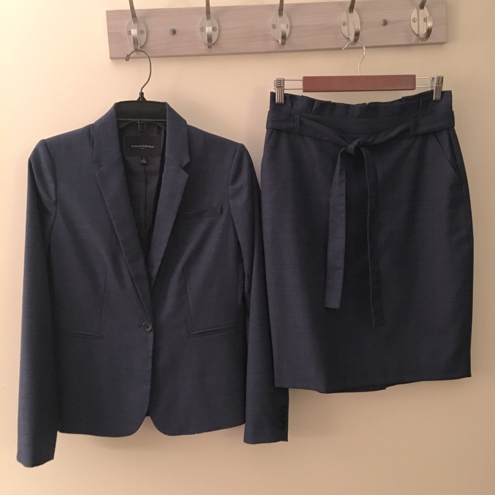 Banana Republic 2 piece dark blue plaid suit